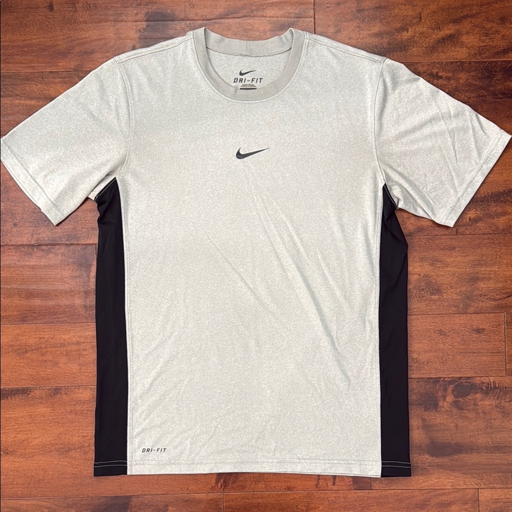Men’s Nike Gray and Black Short Sleeve Dri-Fit Tee - Size Small, EUC